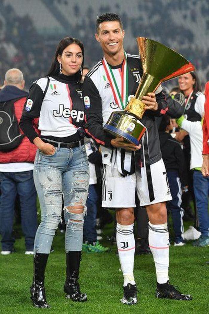 Ronaldoden Georginaya 615 bin Poundluk yüzük