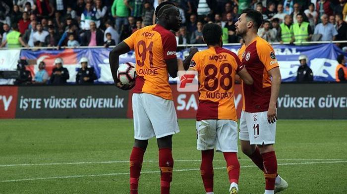 Çaykur Rizespor-Galatasaray maçında gerilim İki yıldız birbirine girdi