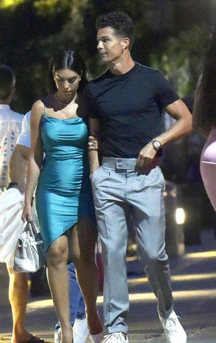 Ronaldoden Georginaya 615 bin Poundluk yüzük