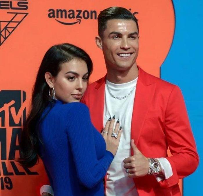 Ronaldoden Georginaya 615 bin Poundluk yüzük
