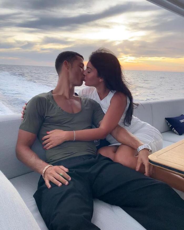 Ronaldodan sevgilisine çok konuşulacak hediye
