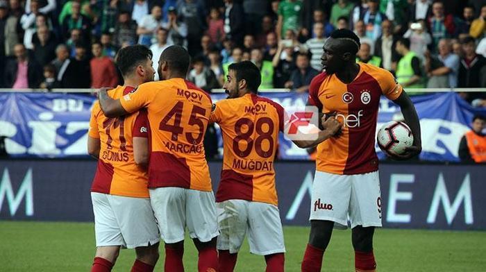 Çaykur Rizespor-Galatasaray maçında gerilim İki yıldız birbirine girdi