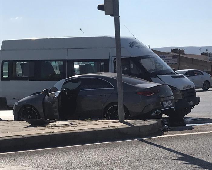 Sivassporlu Erdoğan Yeşilyurt trafik kazası geçirdi