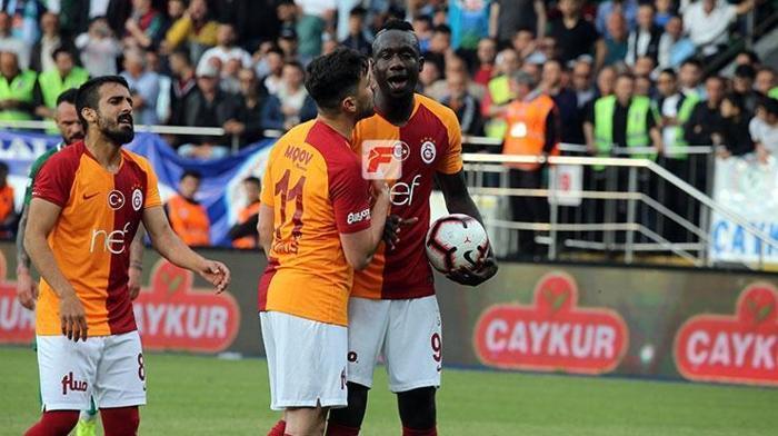 Çaykur Rizespor-Galatasaray maçında gerilim İki yıldız birbirine girdi
