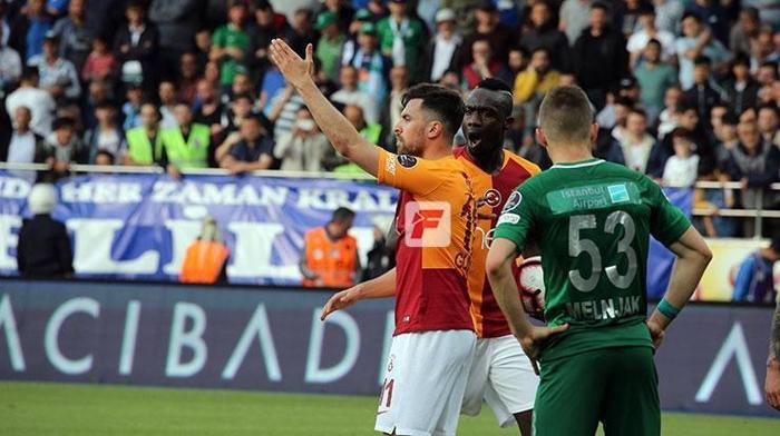 Çaykur Rizespor-Galatasaray maçında gerilim İki yıldız birbirine girdi