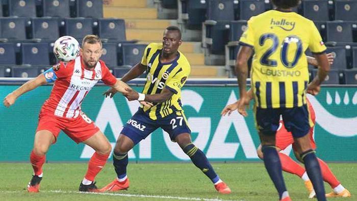 İşte Fenerbahçede lisansı çıkmayan futbolcular