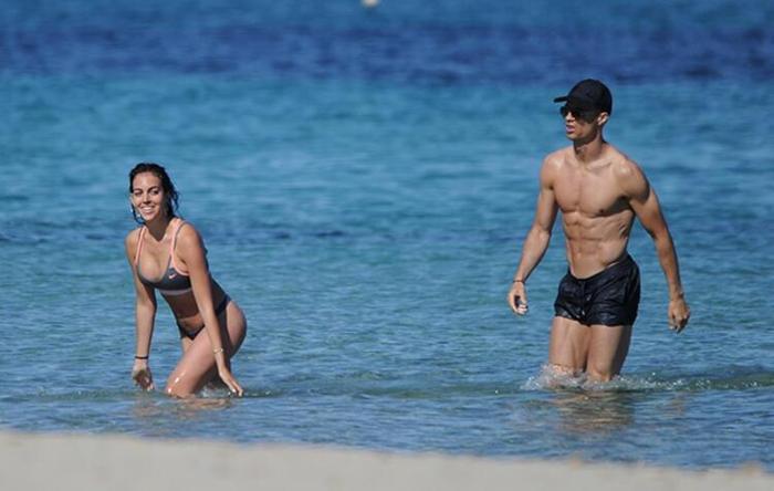 Ronaldodan sevgilisine çok konuşulacak hediye
