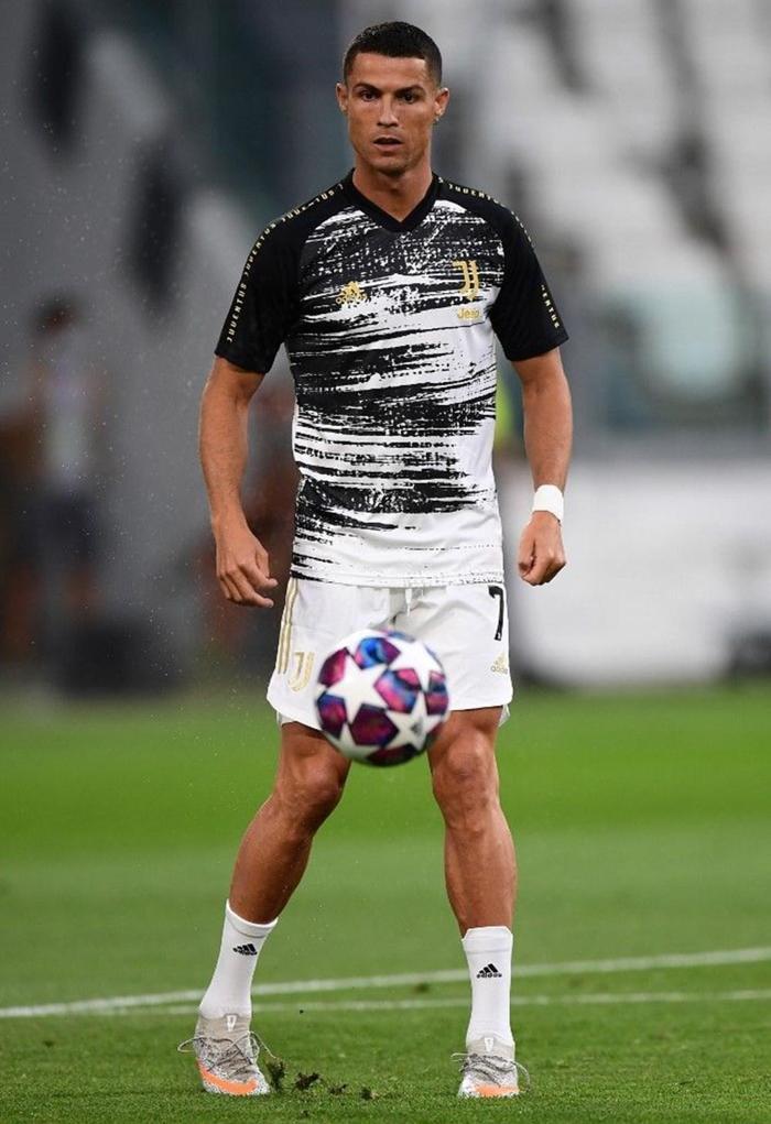 Cristiano Ronaldodan 1 milyon sterlinlik (9,7 milyon TL) reklam anlaşması