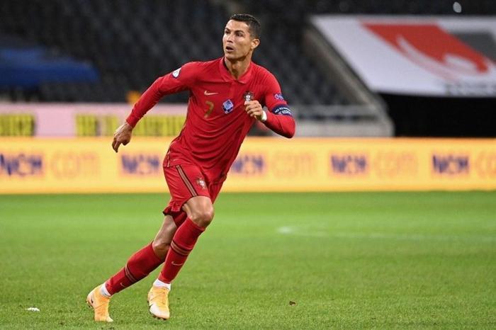 Cristiano Ronaldodan 1 milyon sterlinlik (9,7 milyon TL) reklam anlaşması