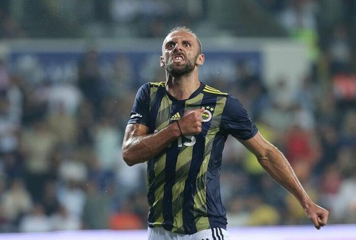 Ersun Yanal: Vedat Muriç ezeli rakibimize imza atmıştı
