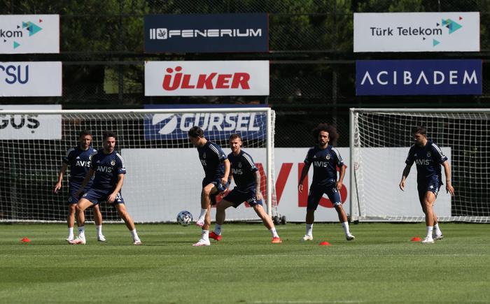 İşte Fenerbahçede lisansı çıkmayan futbolcular