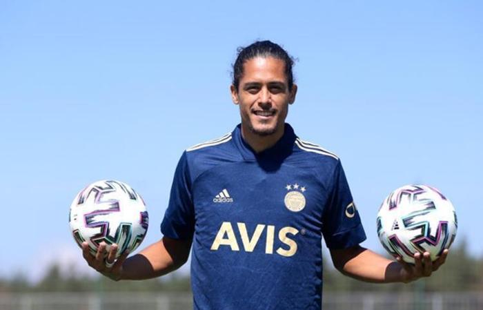 Son dakika | Fenerbahçeye sol kanat Premier Ligden geliyor