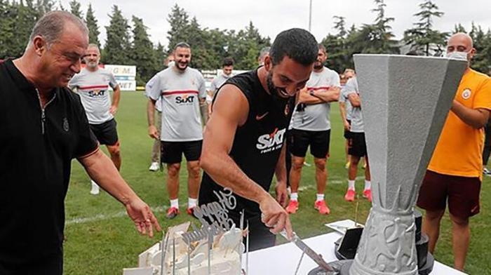 Arda Turanın Bodrumdaki dikkat çeken görüntüsü