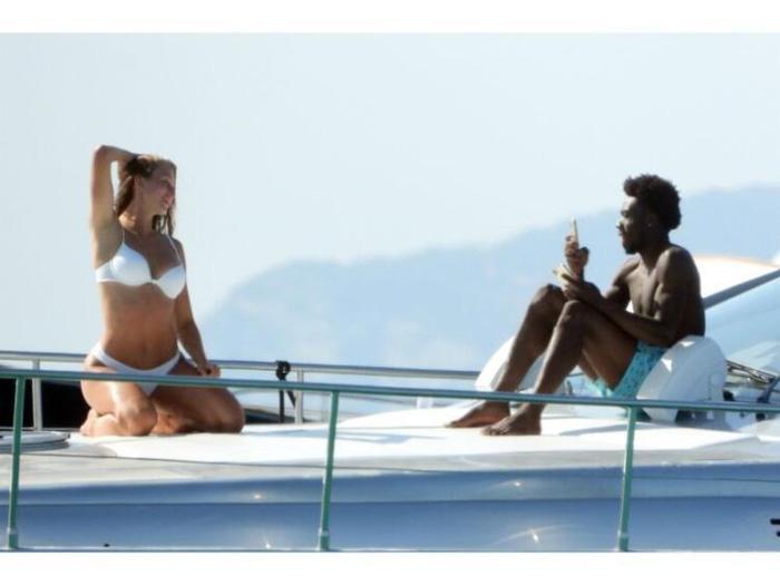 Alphonso Davies ve Jordyn Huitema tatilde