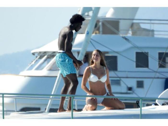 Alphonso Davies ve Jordyn Huitema tatilde
