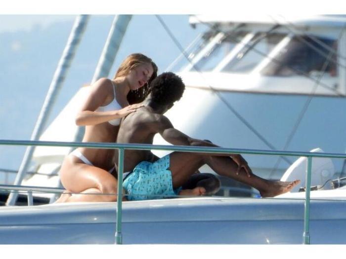 Alphonso Davies ve Jordyn Huitema tatilde