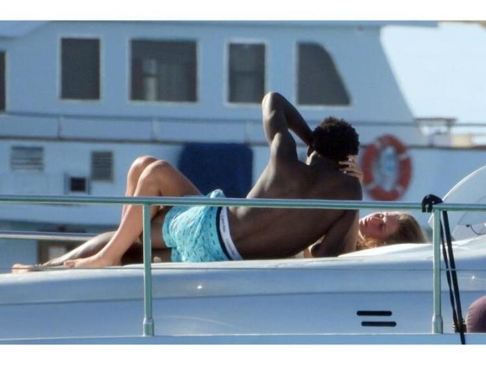 Alphonso Davies ve Jordyn Huitema tatilde