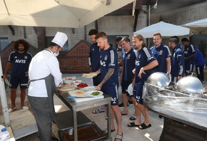 Fenerbahçede barbekü partisi