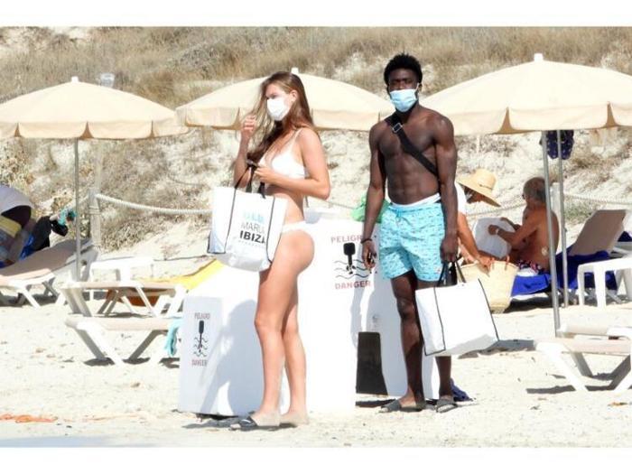 Alphonso Davies ve Jordyn Huitema tatilde