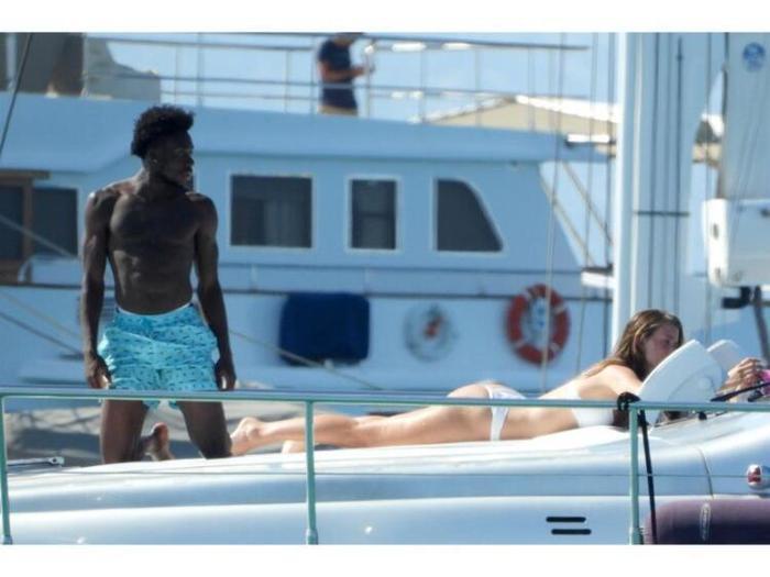 Alphonso Davies ve Jordyn Huitema tatilde