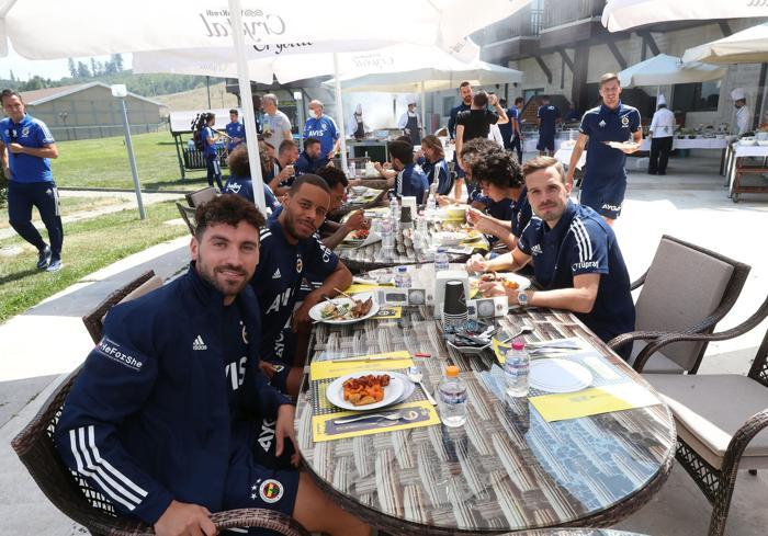 Fenerbahçede barbekü partisi