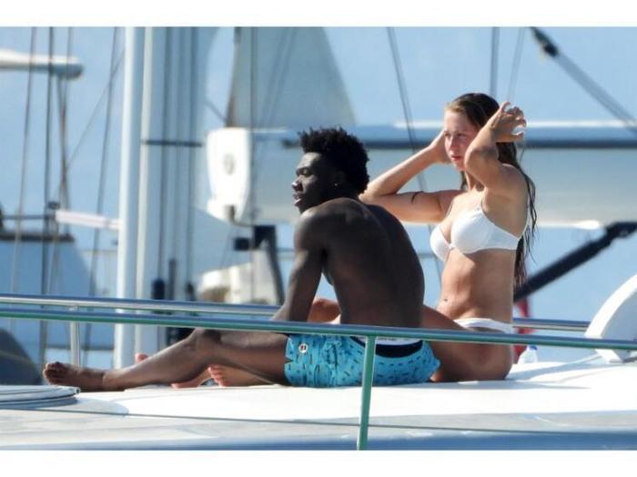 Alphonso Davies ve Jordyn Huitema tatilde