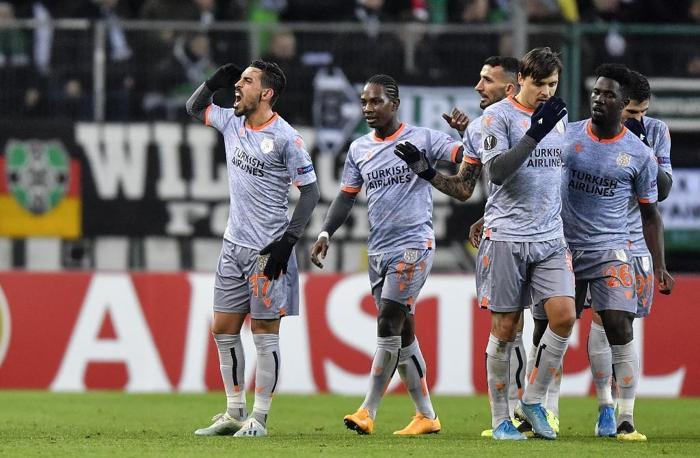 Galatasaraylı taraftarlar: İmparator Okan Buruk