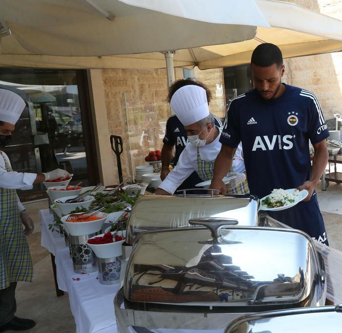 Fenerbahçede barbekü partisi