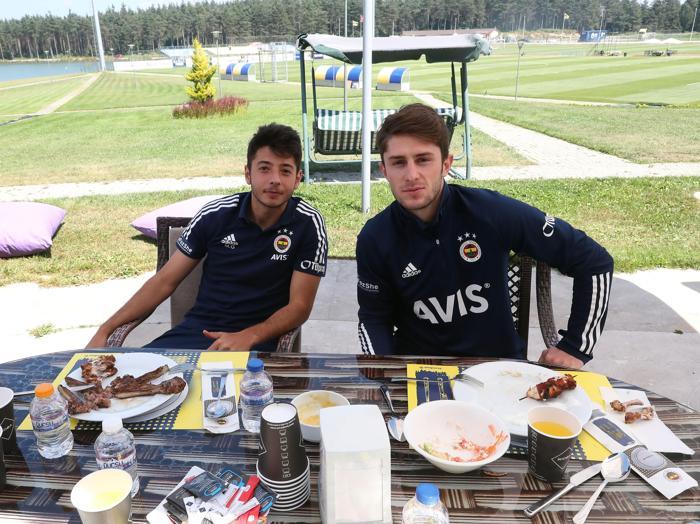 Fenerbahçede barbekü partisi
