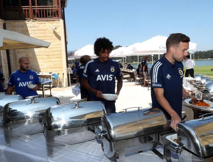 Fenerbahçede barbekü partisi