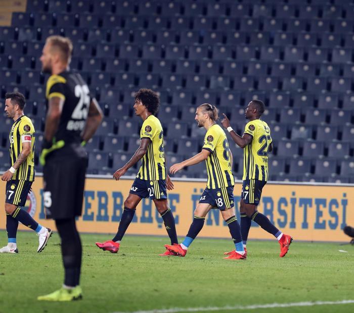 Fenerbahçe - Antalyaspor maçından kareler...