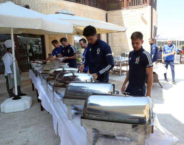 Fenerbahçede barbekü partisi