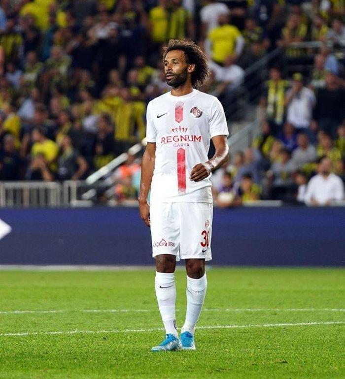 Transferde son dakika: Fenerbahçeye bir sağ bek daha