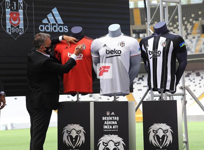 Beşiktaş, yeni sezonda giyeceği formaları tanıttı
