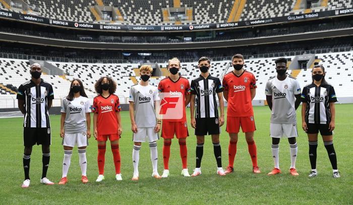 Beşiktaş, yeni sezonda giyeceği formaları tanıttı