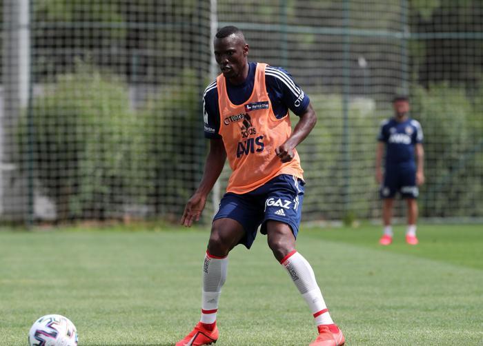 Fenerbahçede Mame Thiam ilk antrenmanına çıktı