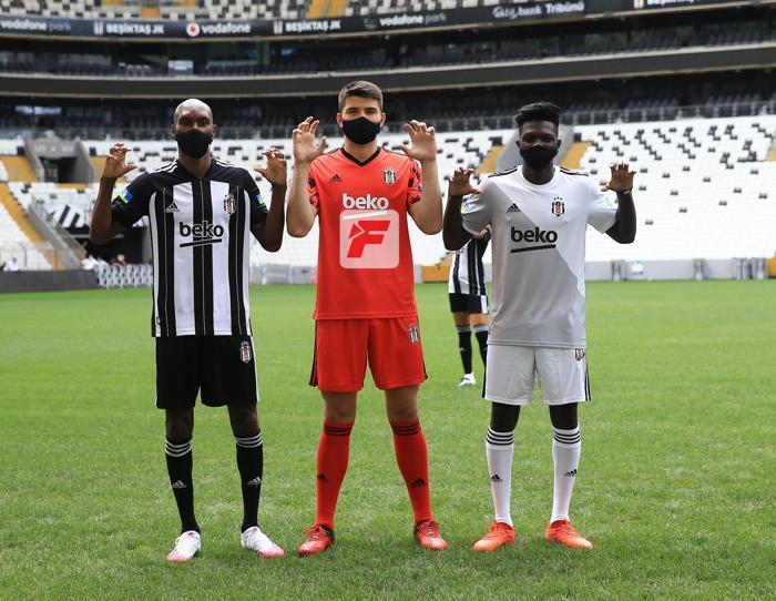 Beşiktaş, yeni sezonda giyeceği formaları tanıttı