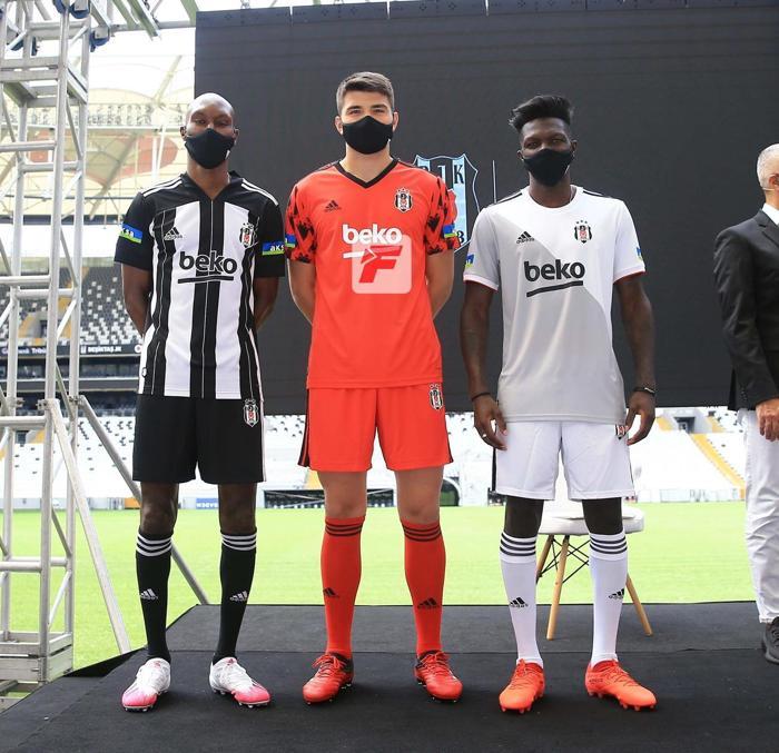 Beşiktaş, yeni sezonda giyeceği formaları tanıttı