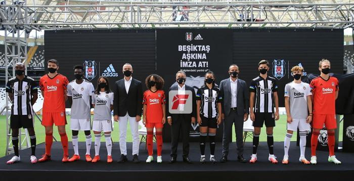 Beşiktaş, yeni sezonda giyeceği formaları tanıttı