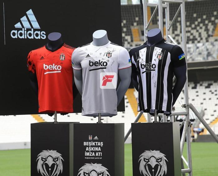 Beşiktaş, yeni sezonda giyeceği formaları tanıttı