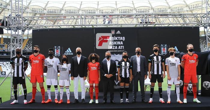 Beşiktaş, yeni sezonda giyeceği formaları tanıttı