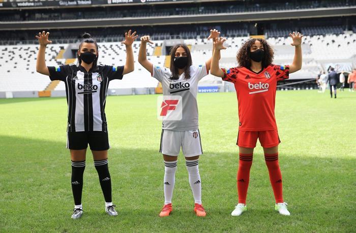 Beşiktaş, yeni sezonda giyeceği formaları tanıttı