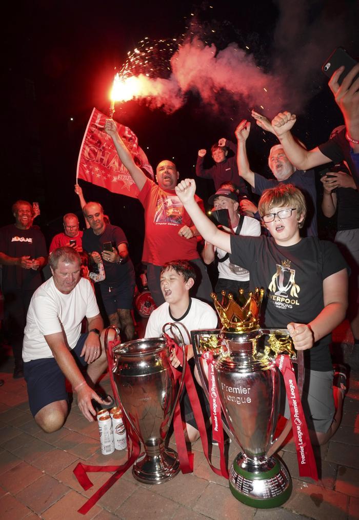 Liverpool sokakları yıkıldı 30 yıl sonra gelen tarihi şampiyonluk