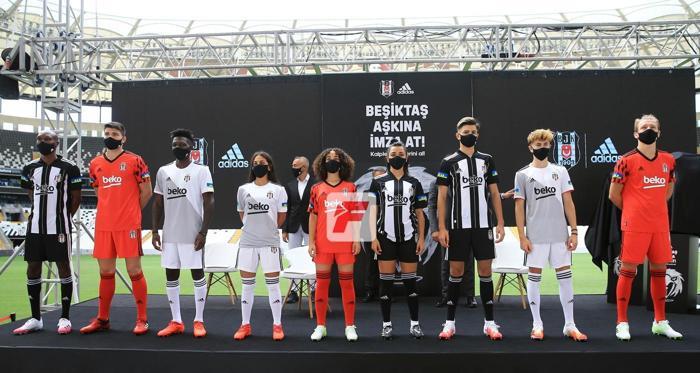 Beşiktaş, yeni sezonda giyeceği formaları tanıttı