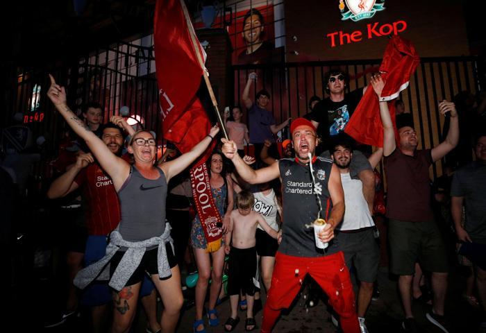 Liverpool sokakları yıkıldı 30 yıl sonra gelen tarihi şampiyonluk