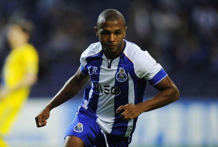 Galatasarayın rakibi Portoda Yacine Brahimi krizi