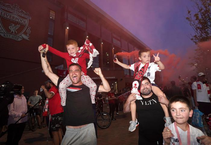 Liverpool sokakları yıkıldı 30 yıl sonra gelen tarihi şampiyonluk