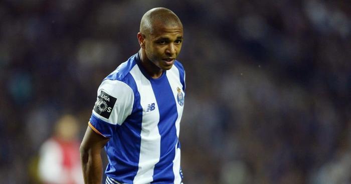 Galatasarayın rakibi Portoda Yacine Brahimi krizi