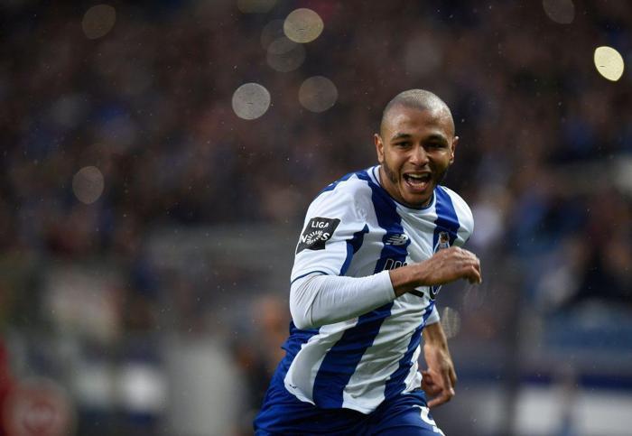 Galatasarayın rakibi Portoda Yacine Brahimi krizi