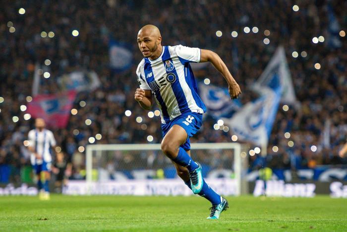 Galatasarayın rakibi Portoda Yacine Brahimi krizi